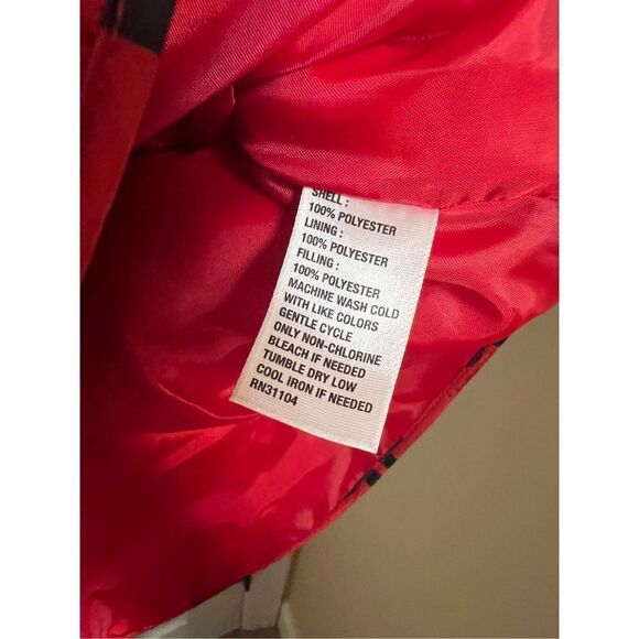 New Crown & Ivy womens puffer vest sleeveless quilted red black patterned gold h - Picture 4 of 8